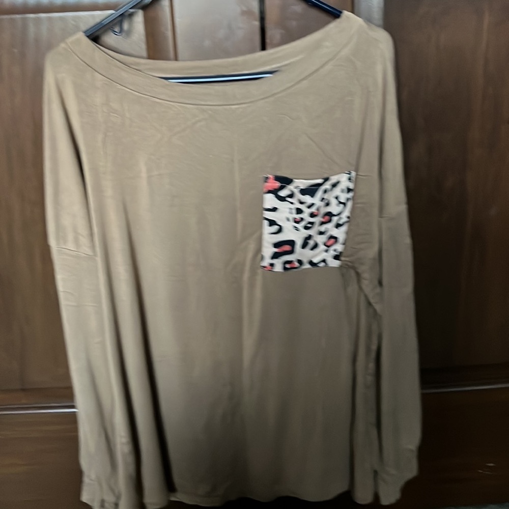 Pajama Set Size Large Like New - Picture 4 of 8
